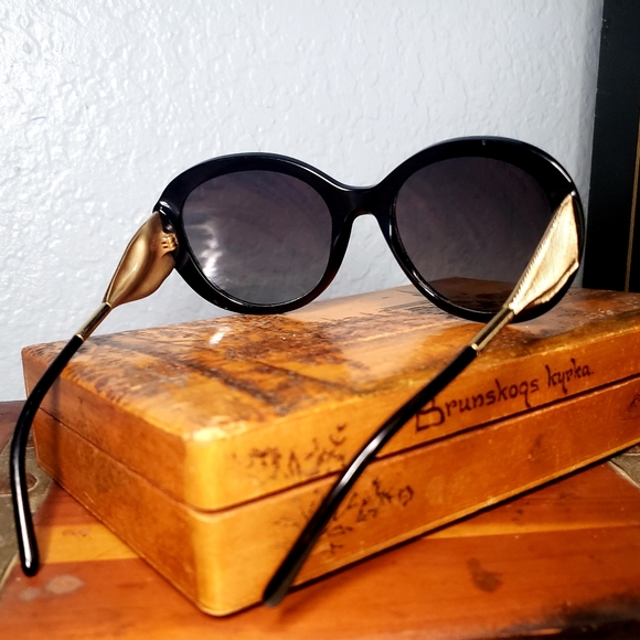 Burberry sunglasses women's - Picture 2 of 4